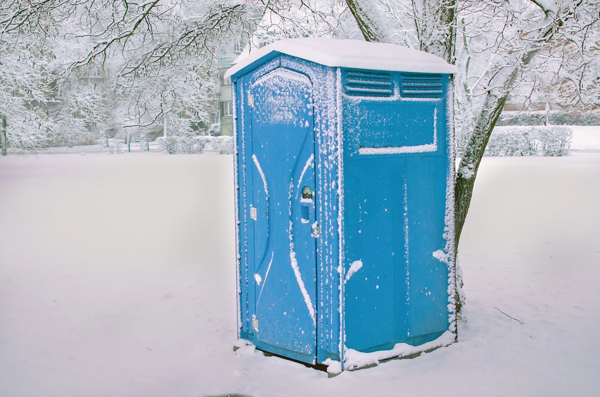 Tips for Managing a Portable Toilet in Bad Weather 1